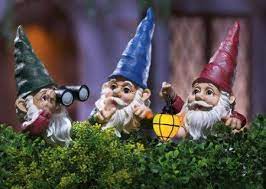 Amazon Com Set Of 3 Peeping Gnomes Garden Statues Outdoor Statues Patio Lawn Garden Gnome Garden Garden Statues Gnomes