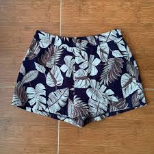 His floral patterns, imitating embroideries that would typically adorn taiwanese pillows, are inspired by the vicissitudes in the domestic and political climates of taiwan felt by the artist when he returned to the region after many years abroad. Bn Taiwan Floral Textured Shorts Women S Fashion Bottoms Shorts On Carousell