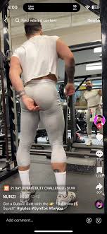 iamnunzi Non ho mai sentito parlare di questo ragazzo, ma questo reel è  esilarante. Sembra essere metà serio, metà scherzoso. Mi ricorda totalmente  tutte le influencer femminili, soprattutto con le riprese dirette