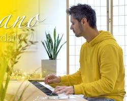 person relaxing while playing pianoの画像