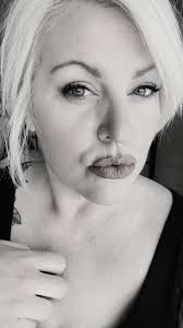 Sarah Mays's Instagram, Twitter & Facebook