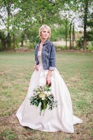 Weitere ideen zu hochzeitskleid jeansjacke, hochzeitskleid, hochzeit. Ungewohnliche Hochzeits Outfits Mit Jeans Was Kann Man Eine Braut Tragen