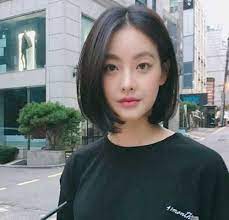 Besides, you can also style your hair with soft waves and curls, which will be able to make your hairstyle full of body and shape. Spatestens Mit 20 Kurzen Geraden Frisuren 2019 2019 Frisuren Geraden Kurzen Spatestens Asian Short Hair Medium Hair Styles Short Bob Hairstyles