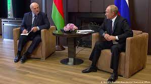 Putin und lukaschenko treffen sich in sotschi verlässlich wie eine lange, schlechte ehe. Putin Pledges A 1 5 Billion Loan While Meeting Lukashenko In Sochi News Dw 14 09 2020