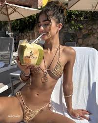 Rayna Vallandingham Nude and Sexy Collection - Fappenist