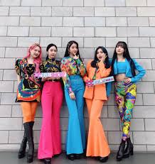 If one group did retro well, it was gfriend! Netizens Are In Love With Gfriend S Retro Outfits For Mago Kpopmap