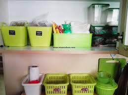 Tiru 14 trik restoran atur barang dapur idea simpan dan susun barang keperluan dapur tetap tampak sempurna walupun diy rak untuk botol sos modal a ilham dekorasi susun atur ruang dapur susun atur ruangan dapur kecil. Susunatur Susunan Lebih Kemas Dengan Tupperware Ceritera Si Gadis Biru
