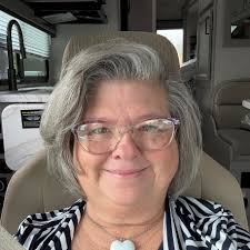 Flower dipping! 🌹 I dipped fresh roses into wax to instantly give them an  antiqued look. #flowers #flowerstagram #roses