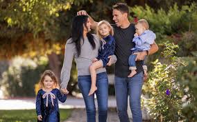 Starting a business blogging | how to written by: Family Portraits Vs Family Lifestyle Photography