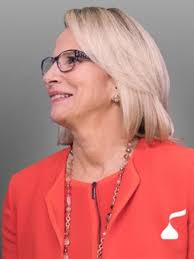 Biografía de Michele Buck: La fórmula de éxito de la CEO que revolucionó  Hershey's