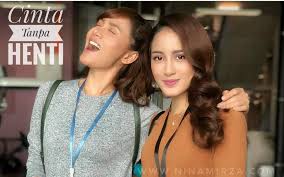 Begitu sampe langsung gua gedor aja rumahnya, tapi baru gedor sebentar pintunya langsung kebuka. Cinta Tanpa Henti Drama Tv3