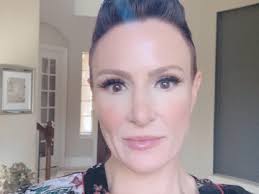 Find Holistic Skin Care Services & Book Holistic Skin Care Experts For 1:1  Virtual Sessions