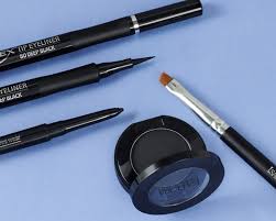 People who are not familiar with the eyeliner techniques often end up with the line thicker on one eye. How To Apply Eyeliner Eyeliner Hacks Isadora Com Inspiration Isadora En