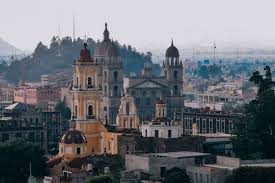 Como lo mencionamos con anterioridad, esta comisión nacional ha indicado que se tienen consideradas lluvias y bancos de niebla por la mañana, incluso estos serán. Clima En Toluca Llovera Este Jueves En La Ciudad Aqui Te Decimos