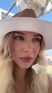 Nicole Daher's Instagram, Twitter & Facebook