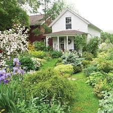 The Cottage Journal On Instagram This Is The Kind Of Garden You Could Get Lost In Kindraclineffphotography Landscape Design By Tovah Martin Th I 2020