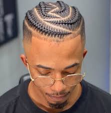 ✨ Trança é arte, é identidade, é poder! No Studio Thamara Roque, cada fio  ganha vida em mãos que dominam a técnica com excelência. ✓ Tranças  masculinas e femininas ✓ Estilos modernos