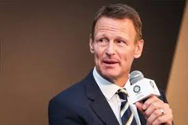 Teddy Sheringham sends brutal message to Sir Jim Ratcliffe after “stunning”  Manchester United dismissal
