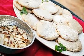 Sicilian Amaretti Cookies Almond Cookies For Recipe Go To Http Sundayatthegiacomettis Blogspot Ca 201 Amaretti Cookies Almond Cookies Sicilian Recipes