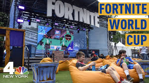 An irish teenager has finished 58th in the fortnite world cup in new york, walking away with $50,000 (€44,934) in prize money. Fortnite World Cup Taking The Battle Bus To The Fan Fest In Nyc Nbc New York Youtube