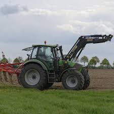 Welchen traktor soll man kaufen? Nachrichten Aus Deutschland Frau Uberfahrt Ehemann Mit Traktor Stern De