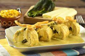 Pollo Relleno De Rajas En Salsa De Flor De Calabaza Receta Pollo Relleno Pechuga De Pollo Pollo