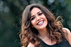 All articles are selected via computer algorithm, vividly demonstrating that computers have a very long way to go before actually accomplishing truly intelligent work. Chi E Serena Rossi La Cantante Attrice Di Frozen E Mia Martini