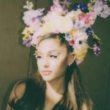 Beauty points sammeln & mit der douglas beauty card von exklusiven vorteilen profitieren. See Pictures Of Ariana Grande S Midsommar Themed Party