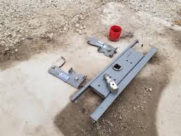 Crafted from sturdy materials with the greatest care and precision they ensure a high level of quality you expect from b&w trailer hitches. B W Turnover Ball Gooseneck Hitch Bigiron Auctions