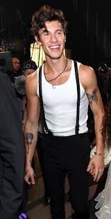 8 августа 1998) — канадский певец, автор песен и модель. A Brief Guide To The Four Outfits Shawn Mendes Wore At The Vmas Shawn Mendes Shirtless Shawn Mendes Cute Shawn Mendes