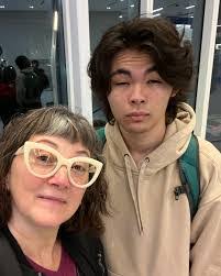 Naomi Castro's Instagram, Twitter & Facebook