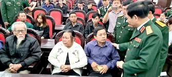 Bài văn mẫu số 1 2. ThÆ°á»£ng TÆ°á»›ng Phan VÄƒn Giang Gáº·p Gá»¡ Than Nhan 13 Liá»‡t SÄ© Hy Sinh Táº¡i Rao TrÄƒng 3