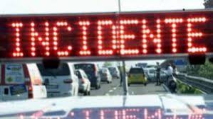 Un gravissimo incidente si è verificato nel pomeriggio di oggi, giovedì 3 giugno, in autostrada nel piacentino. A1 Doppio Incidente Tra Fidenza E Fiorenzuola Un Morto Code Di 10 Km