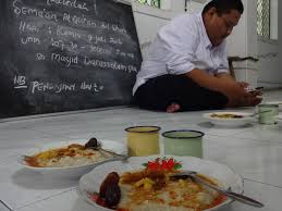 Apalagi makanan khas dari budaya atau daerah tertentu. File Bubur Banjar Menu Berbuka Puasa Khas Masjid Darussalam Jayengan Surakarta Jpg Wikimedia Commons