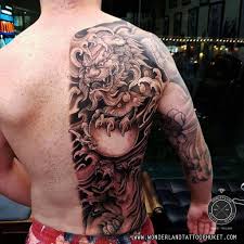 I love these elegant bird designs they are amazing. Japanese Foo Dog With Tiger Half Back Tattoo By Wonderland Tattoo Studio Patong Phuket Thailand Dogtattoostraditional Foo Dog Tattoo Tattoos Back Piece Tattoo