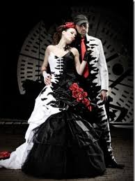Maybe you would like to learn more about one of these? Lucardis Feist Brautkleid Light And Shadow Gothic Hochzeitskleid Aussergewohnliche Brautkleider Dunkle Hochzeit