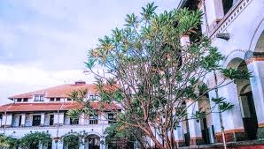 Lawang sewu dibangun pada tahun 1904 dan selesai di tahun 1907. 5 Tempat Wisata Horor Di Indonesia Tertarik Mengunjunginya Times Indonesia
