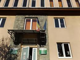 Totodată, casele de pensii mai caută şi 200 de oameni cu studii medii. Mai LucreazÄƒ Cineva La Casa JudeÈ›eanÄƒ De Pensii Harghita C