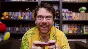 On ne présente plus joueur du grenier, célèbre chaîne traitant du jeu vidéo avec un ton critique délicieusement acerbe. Youtube Les Cinq Meilleurs Episodes Du Joueur Du Grenier