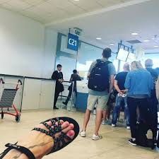 Stand up komička na stojáka adéla elbel ví moc dobře, že blondýny jsou lepší. Adela Elbel S Feet Wikifeet