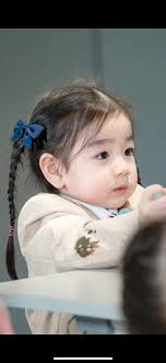 Sao mà mê cái giao diện tiểu thư bánh bèo nhưng hệ điều hành hiphop của nhỏ  Bún quá nè tr =))) Top những khoảnh khắc tua đi tua lại liên tục