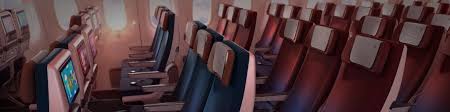 Asiento no reclinable, pero tampoco se encuentra en la posicion completamente recta que tira el cuerpo hacia adelante, es comodo aunque algo pequeño el espacio para una persona de mi tamaño (soy delgado, pero mido 1,80). Disfruta Tu Vuelo Con La Comodidad Del Asiento Latam