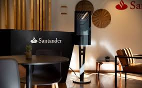 Wir haben für sie alle benötigen kontaktdaten, um eine filiale in ihrer nähe zu finden. Serie Banking 2 0 Barista Oder Banker Santander Workcafes In Chile Invidis
