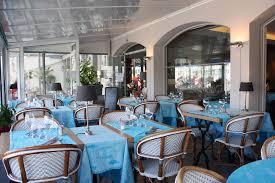 Salle Du Restaurant Les Colonnes A Saint Martin De Re Ile De Re Saint Martin Restaurant Colonnes