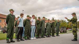 Senior controller till produktionsledningen, försvarsmakten. Varnpliktiga Ger Forsvarsmakten Bade Berom Och Kritik Forsvarsmakten
