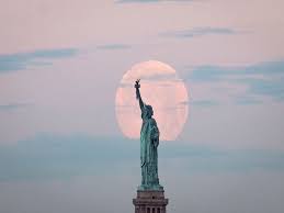 Most beautiful picture of moon. Watch 7 Most Beautiful Pictures Of The Giant Moon Shining The Night Sky Around The World Saudi 24 News