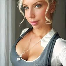 Shari James's Instagram, Twitter & Facebook