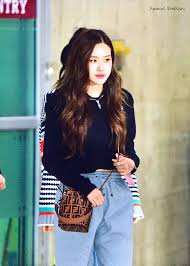 Lisas fashion is imprinted through her daring styles and outfits. Blackpink Rose Airport Fashion Black Outfit Casual
