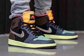 Dissecting the colours from undeafeated's 2005 dunk high, the jordan 1 blends a range of baroque brown nubucks together with laser orange and racer pink for pops of nike and the jumpman bring back a familiar colourway from undefeated's collaborative closet with the air jordan 1 'biohack'. Nike Air Jordan 1 High Og Bio Hack Selecta Bisso