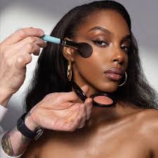 Sepia Tonal beauty and a slice of liner for the beauty @siennalmiller_  @thefourmodels Products Used // Eyes & Lips